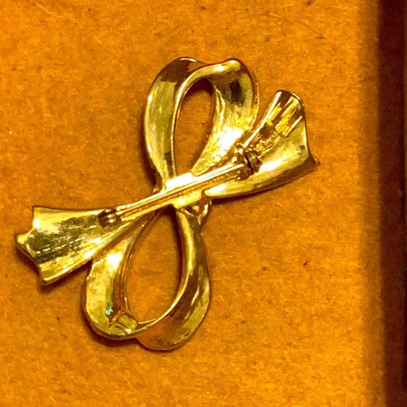 Bow Pin - Picture 2 of 3